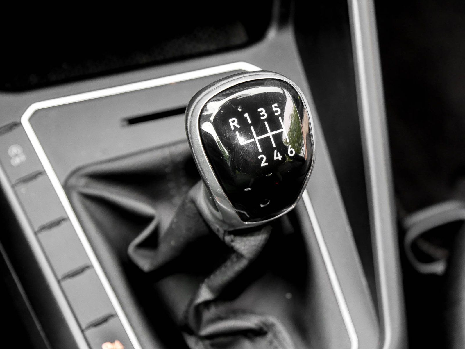 Volkswagen Taigo R-Line D - Samsaru's Car Outlet