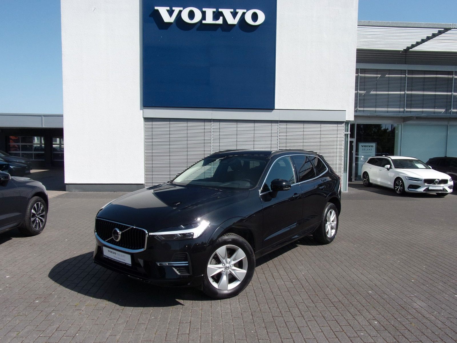Volvo XC 60 B4 Core 2WD - Samsaru's Car Outlet