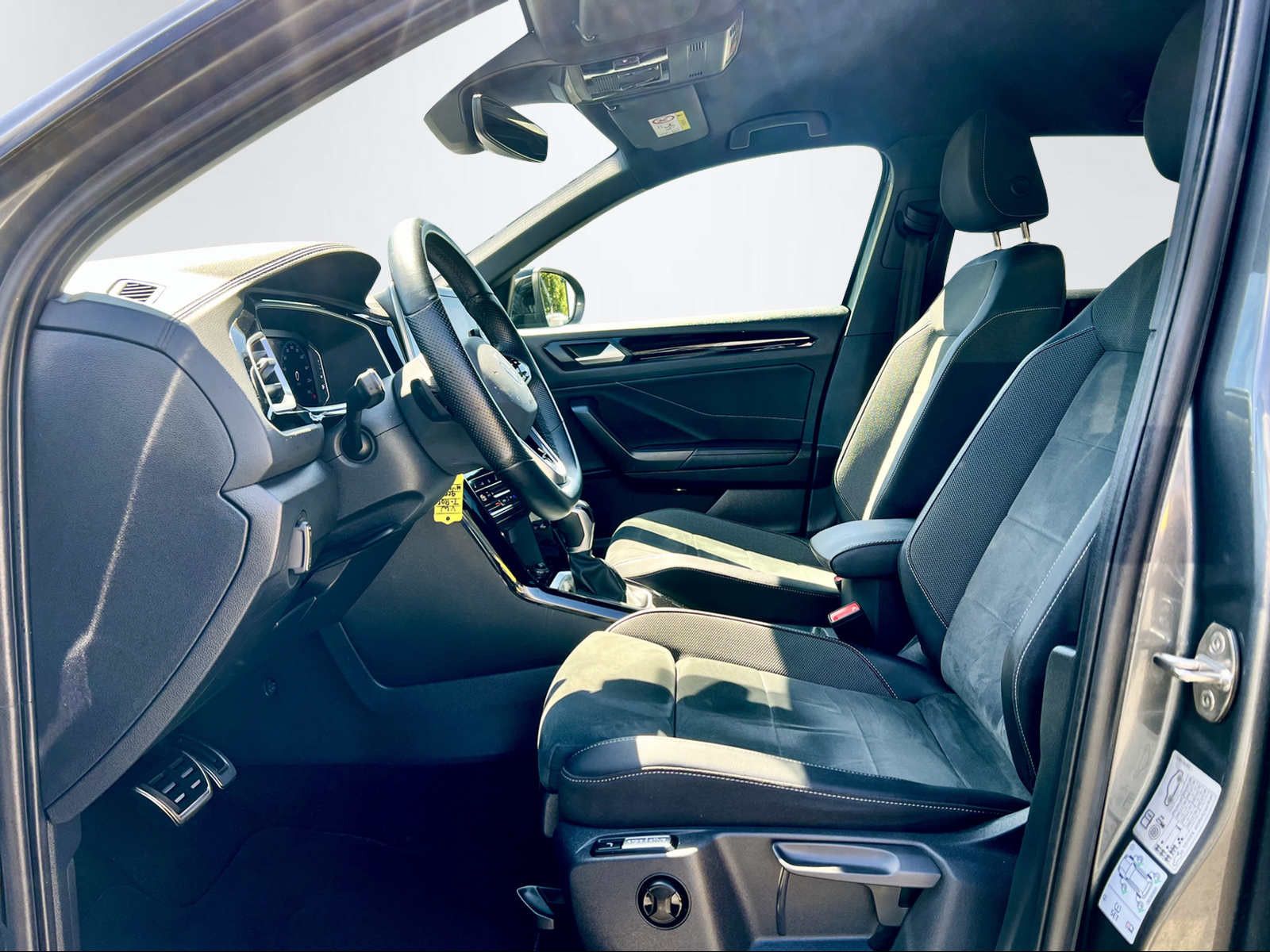 Volkswagen T-Roc R-Line - Samsaru's Car Outlet