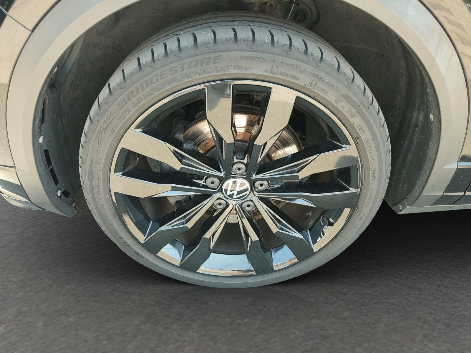 Volkswagen T-ROC 1.5 TSI R-Line - Samsaru's Car Outlet
