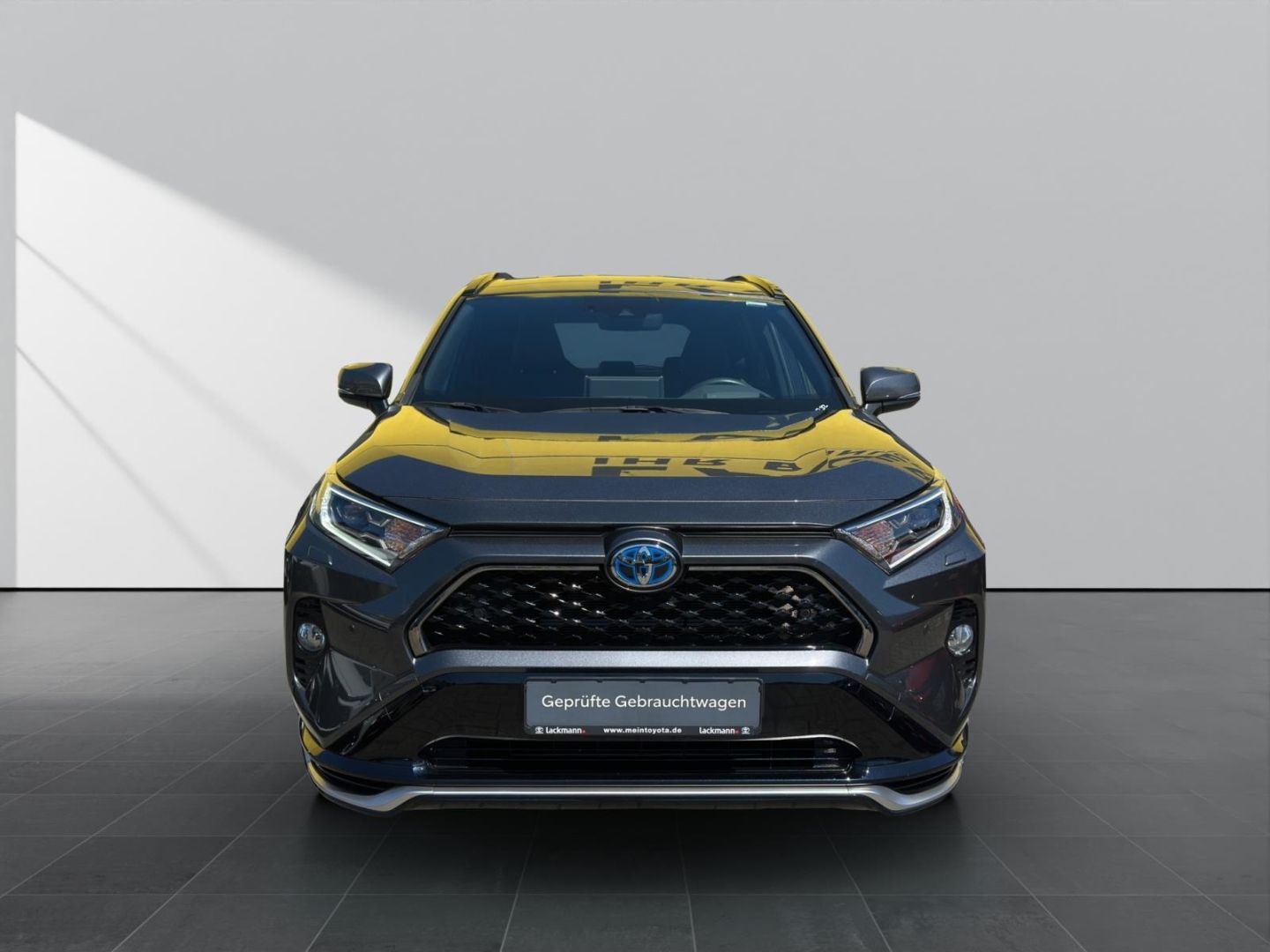 Toyota RAV 4 2.5 Plug-in Hybrid 4x4 - Samsaru's Car Outlet