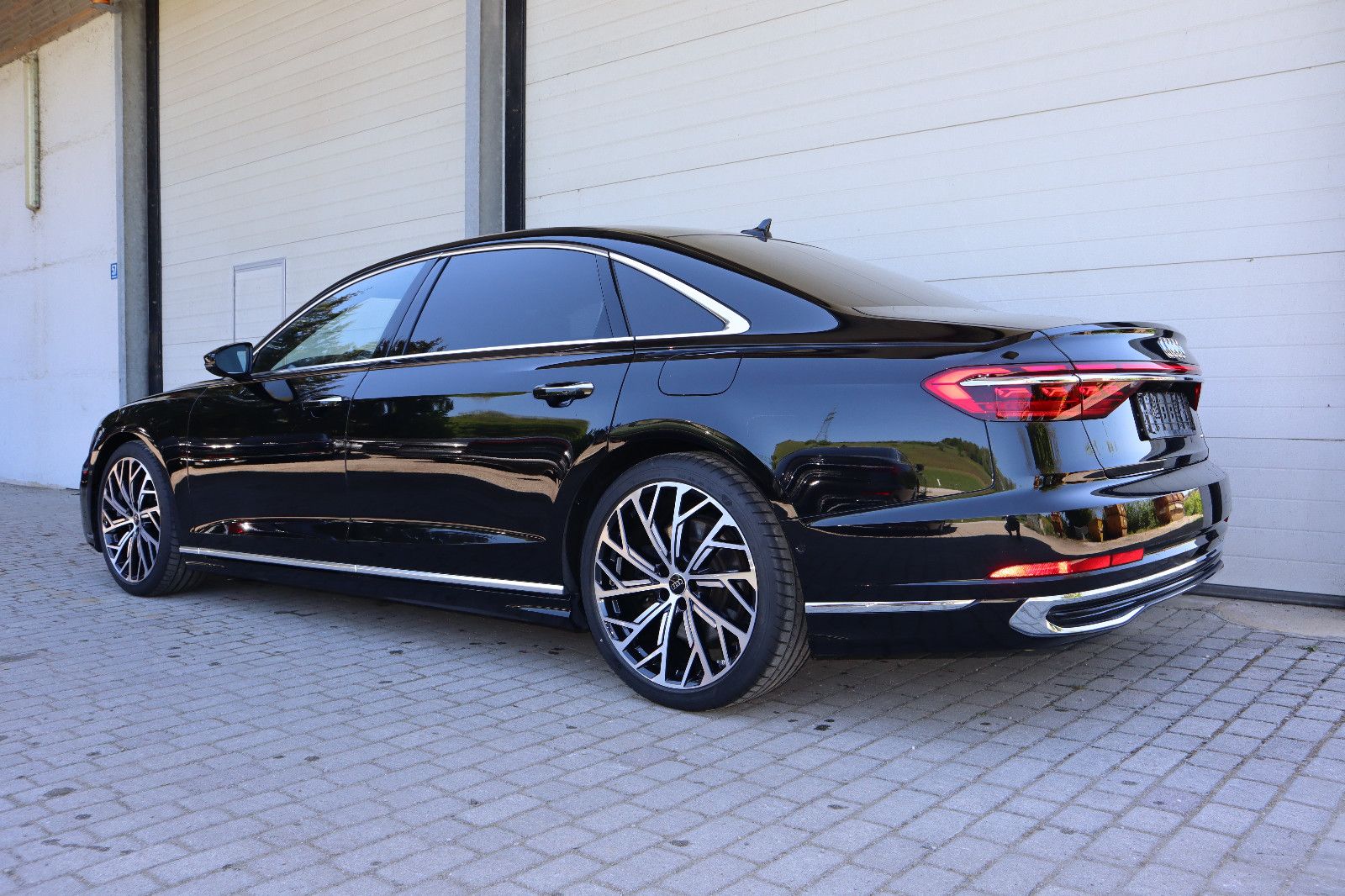 Audi A8L 60 TFSIe lang exclusive - Samsaru's Car Outlet
