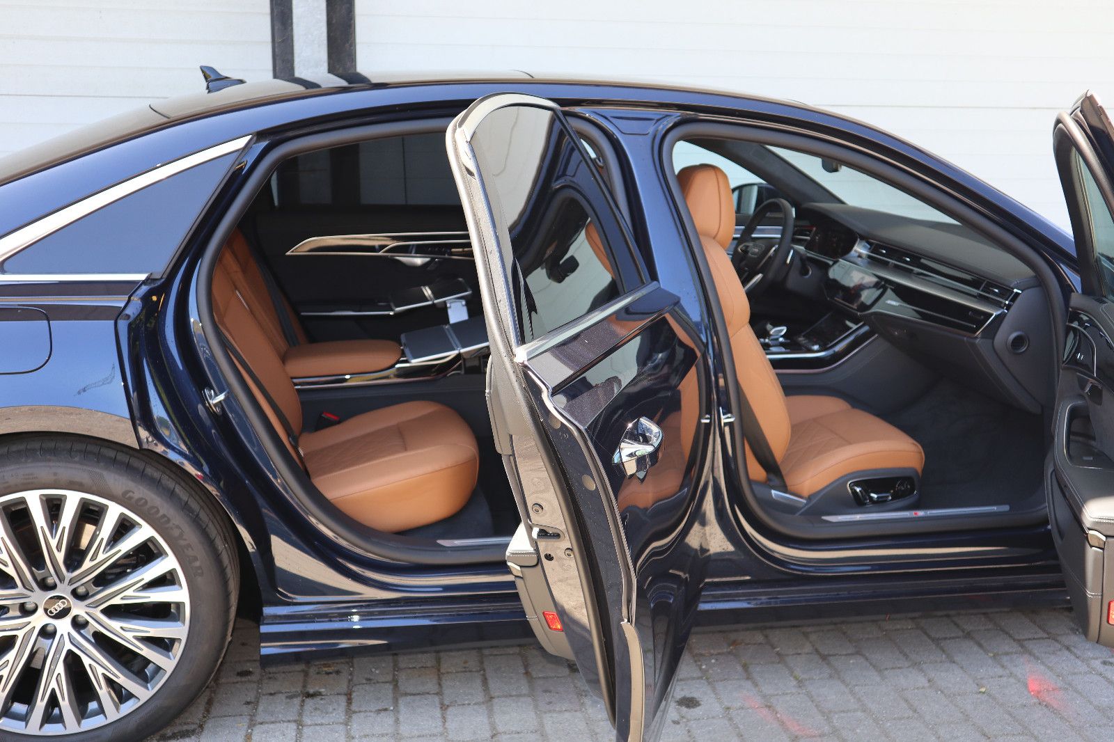 Audi A8L 60 TFSI e lang exclusive S-Line - Samsaru's Car Outlet