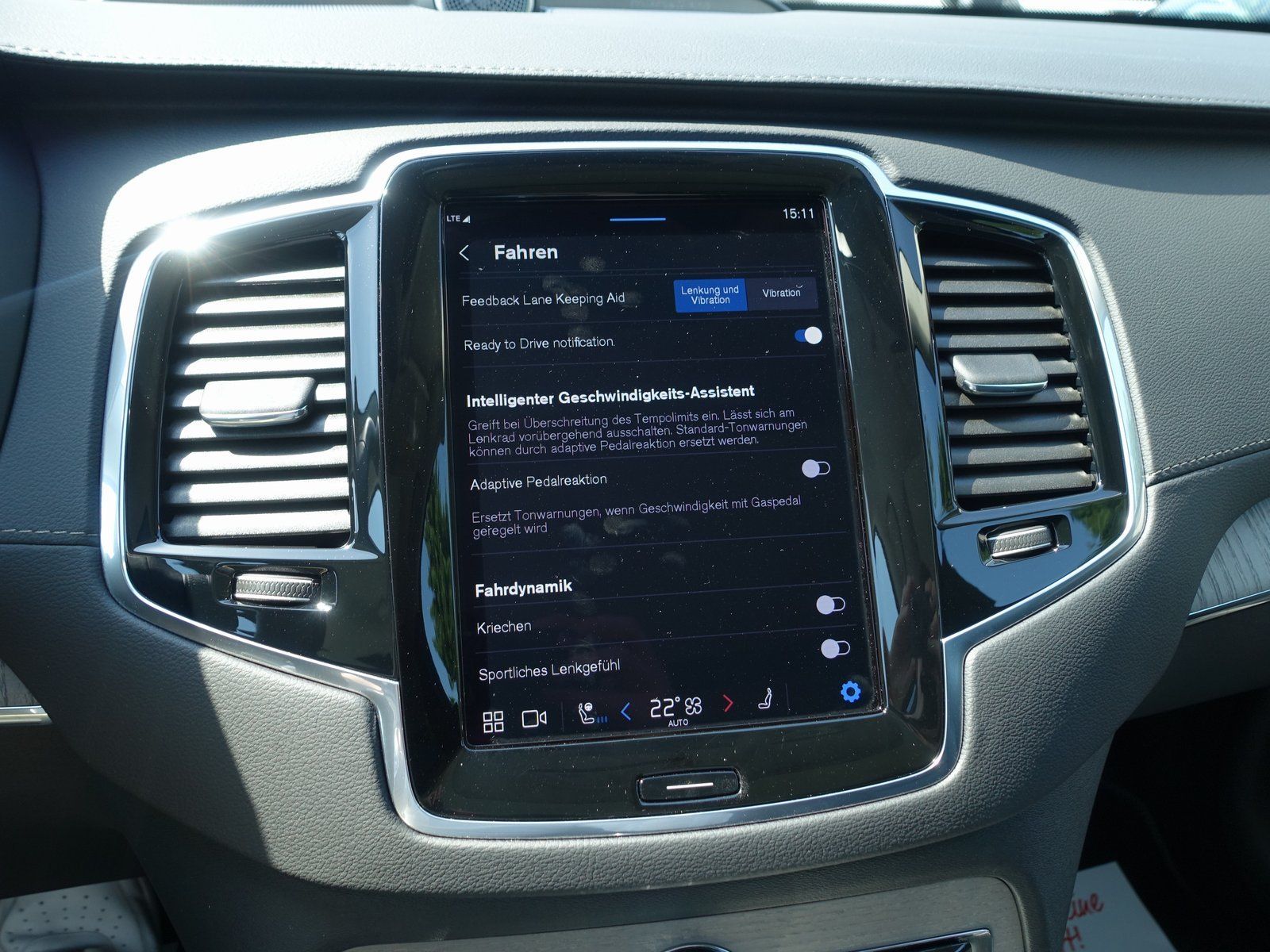 Volvo XC90 Ultra Dark T8 AWD Plug-in Hybrid - Samsaru's Car Outlet