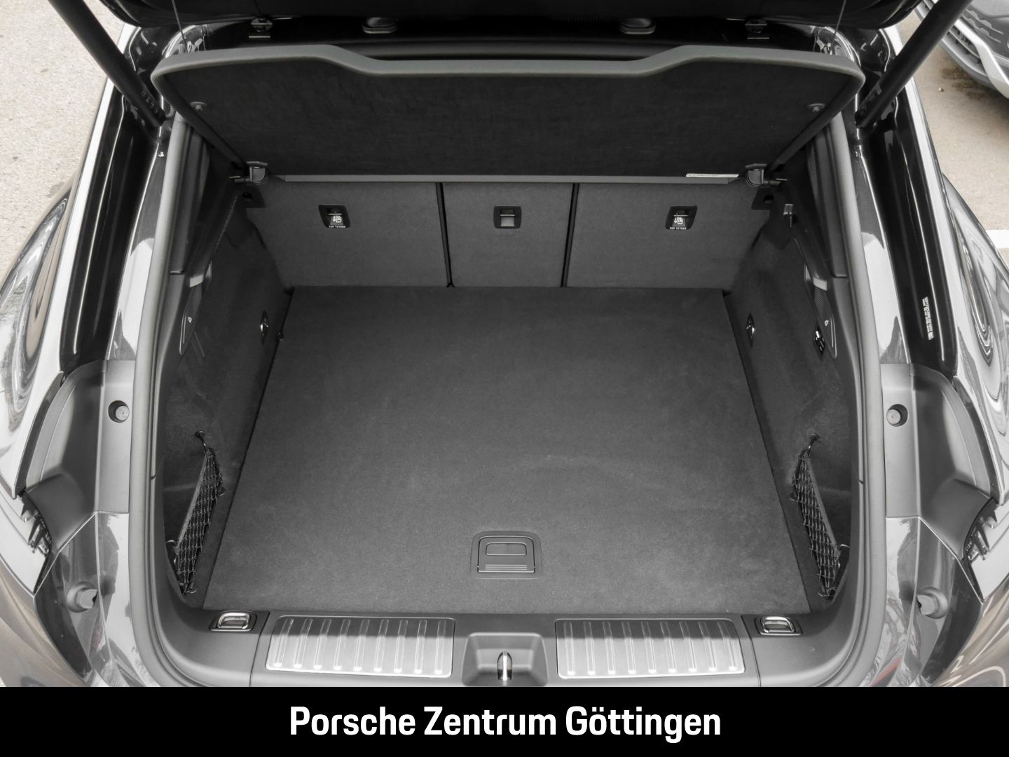 Porsche Macan 4 BOSE Surround-View Abstandstempomat LED