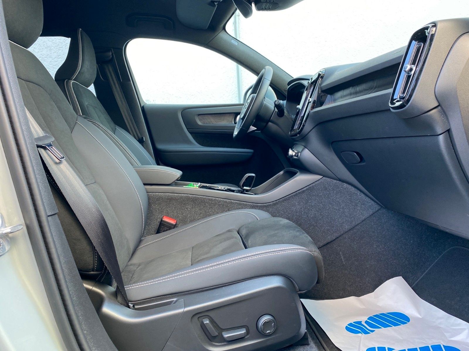 Volvo XC40 Recharge - Samsaru's Car Outlet