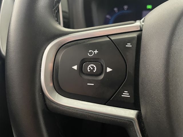 Volvo XC60 Core AWD 2.0 NAVI+SITZHEIZ+KAMERA+AHK+LED