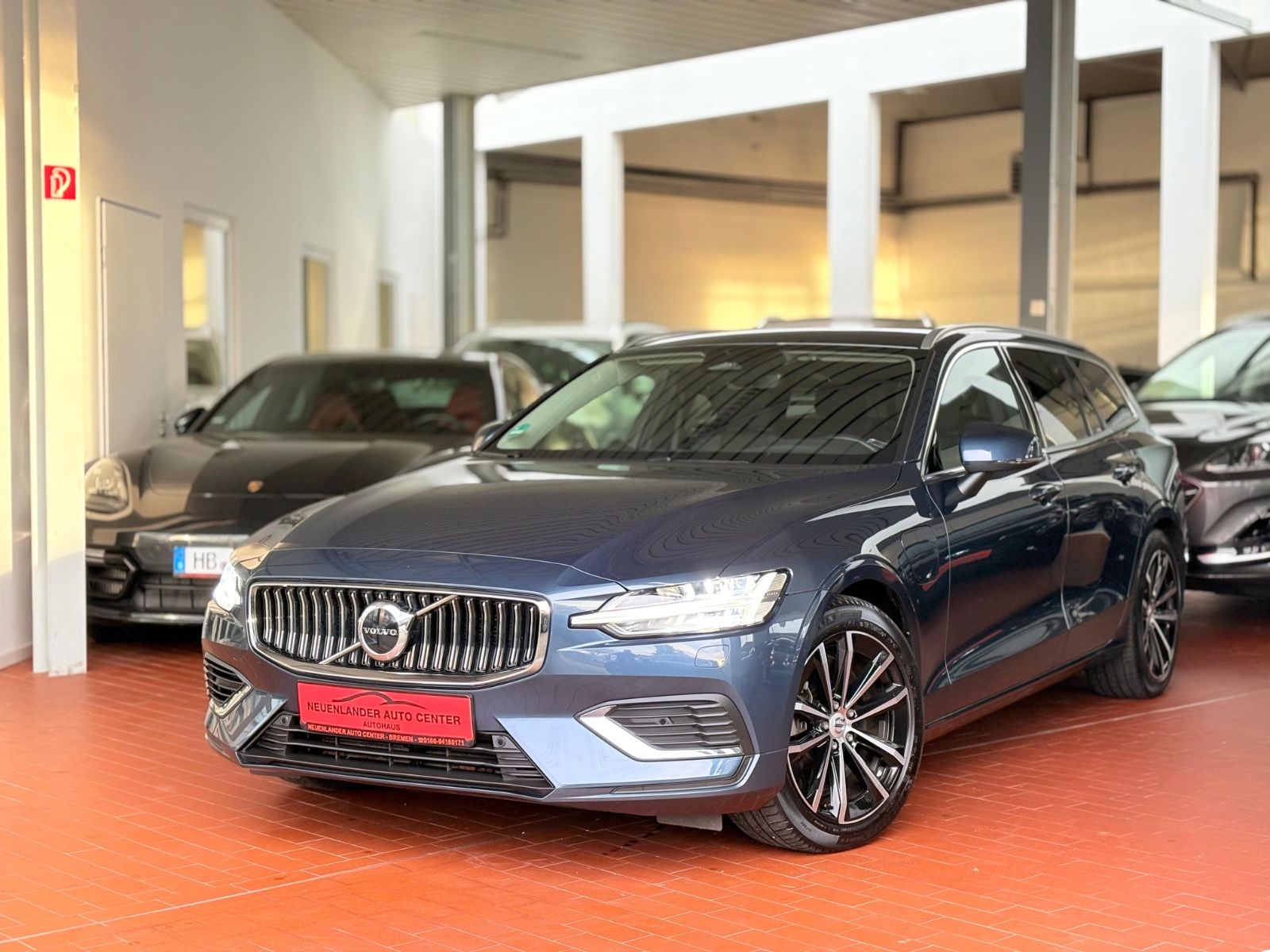 Volvo V60 T6 Kombi Core Recharge Plug-In Hybrid AWD