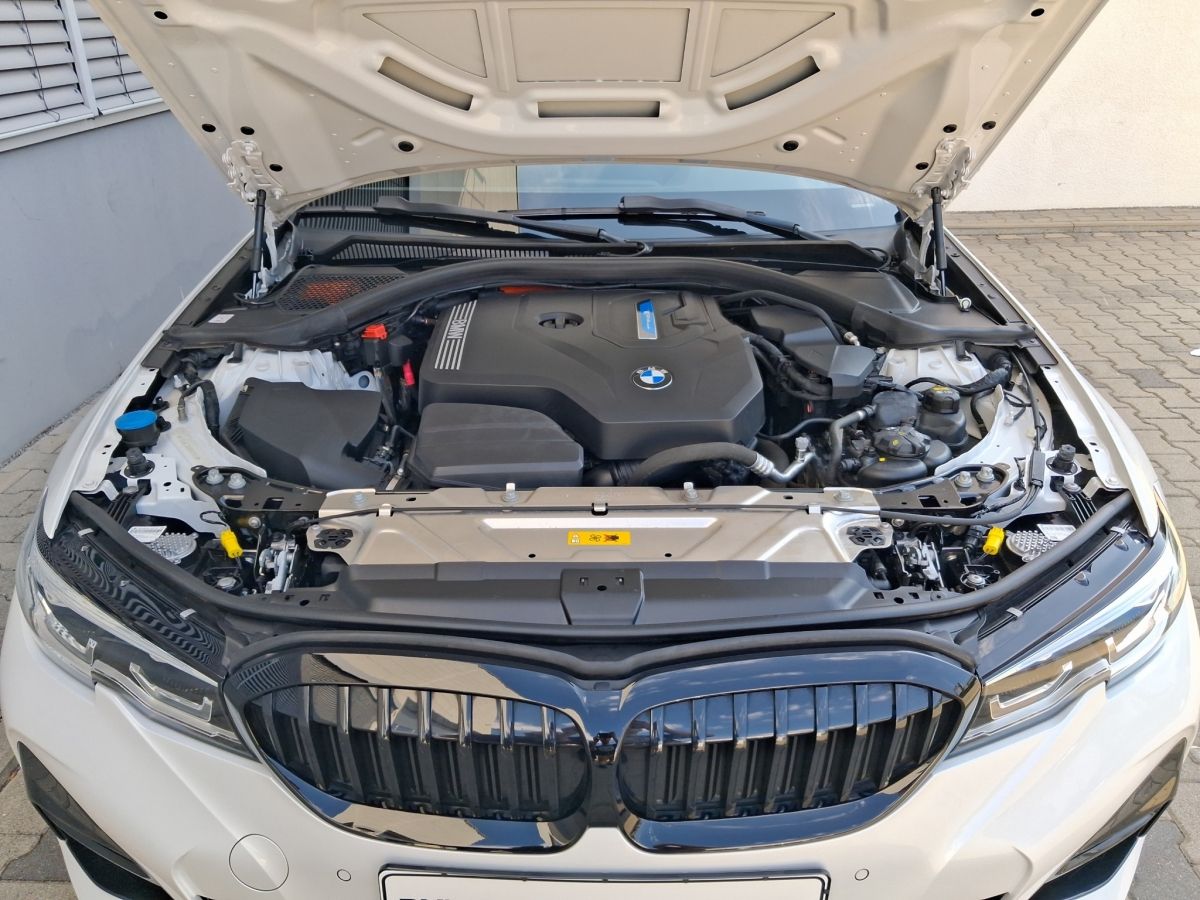 BMW 330e Touring M Sport - Samsaru's Car Outlet