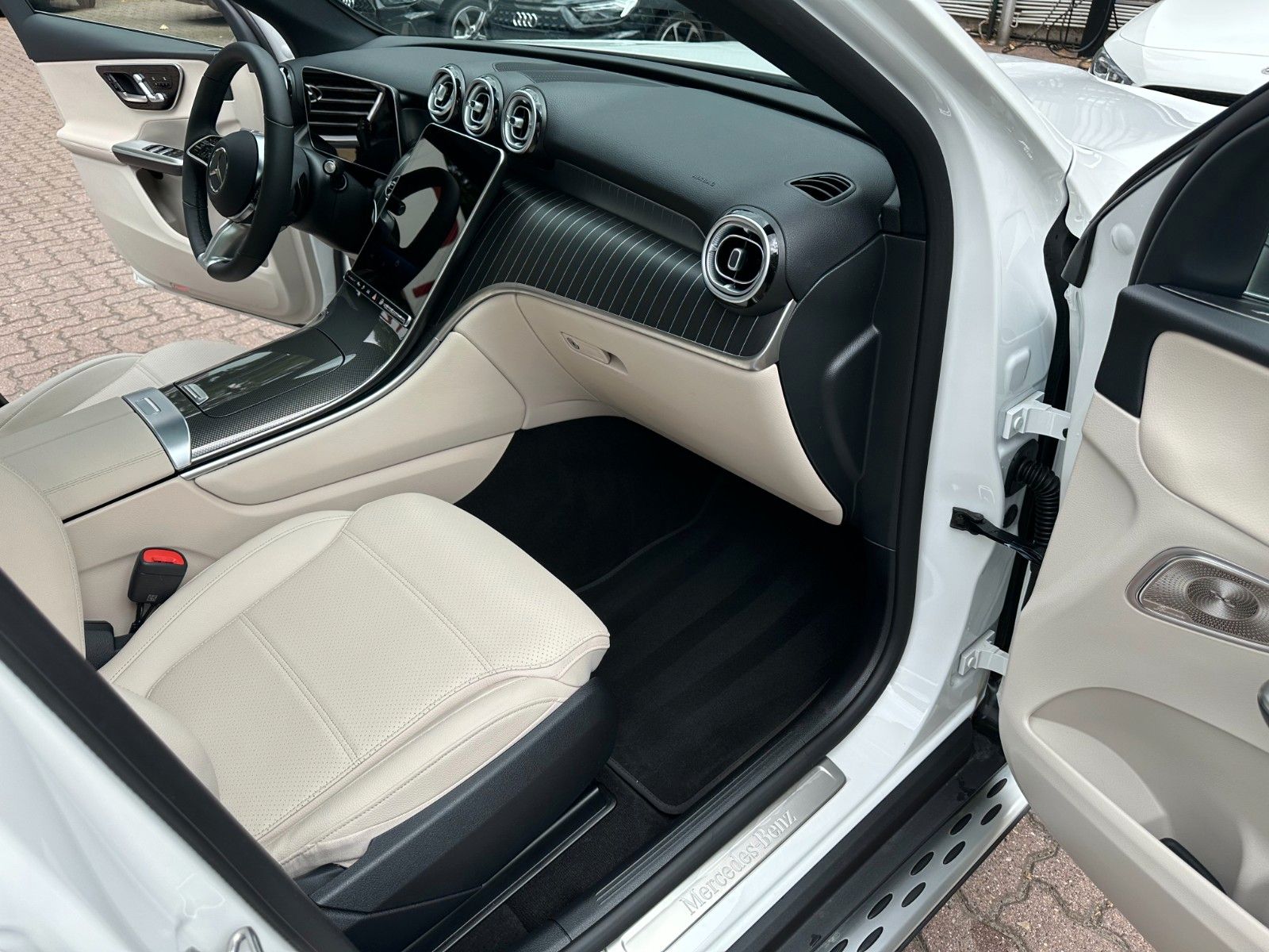 Mercedes-Benz GLC 400e 4M - Samsaru's Car Outlet
