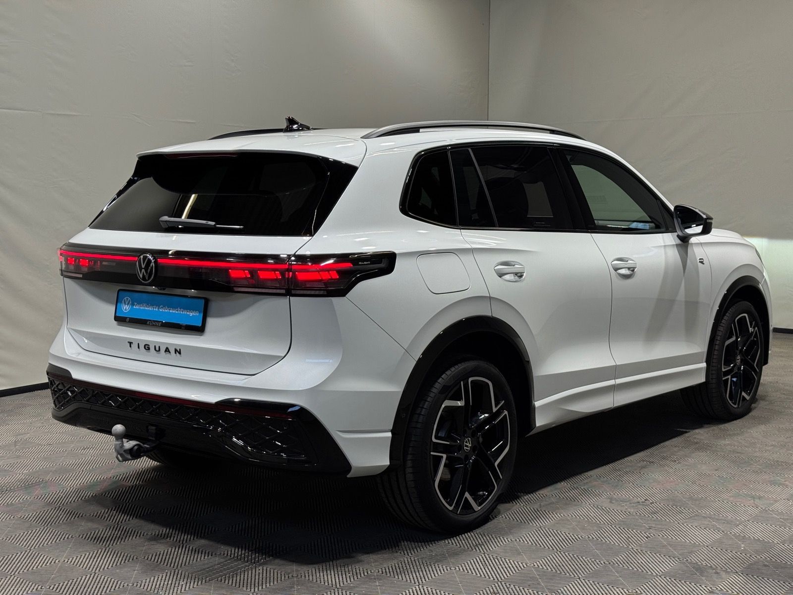 Volkswagen Tiguan R-Line 1.5 TSI eHybrid | MATRIX NAVI PANO