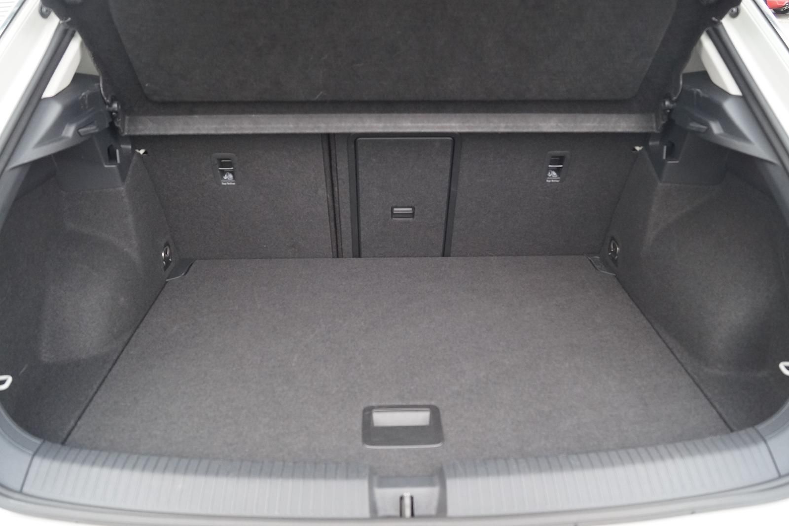 Volkswagen T-Roc Life 1.5 TSI DSG - Samsaru's Car Outlet