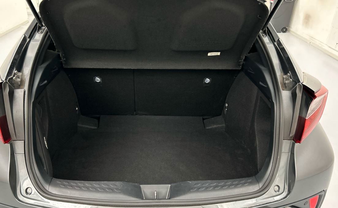 Toyota C-HR Hybrid - Samsaru's Car Outlet
