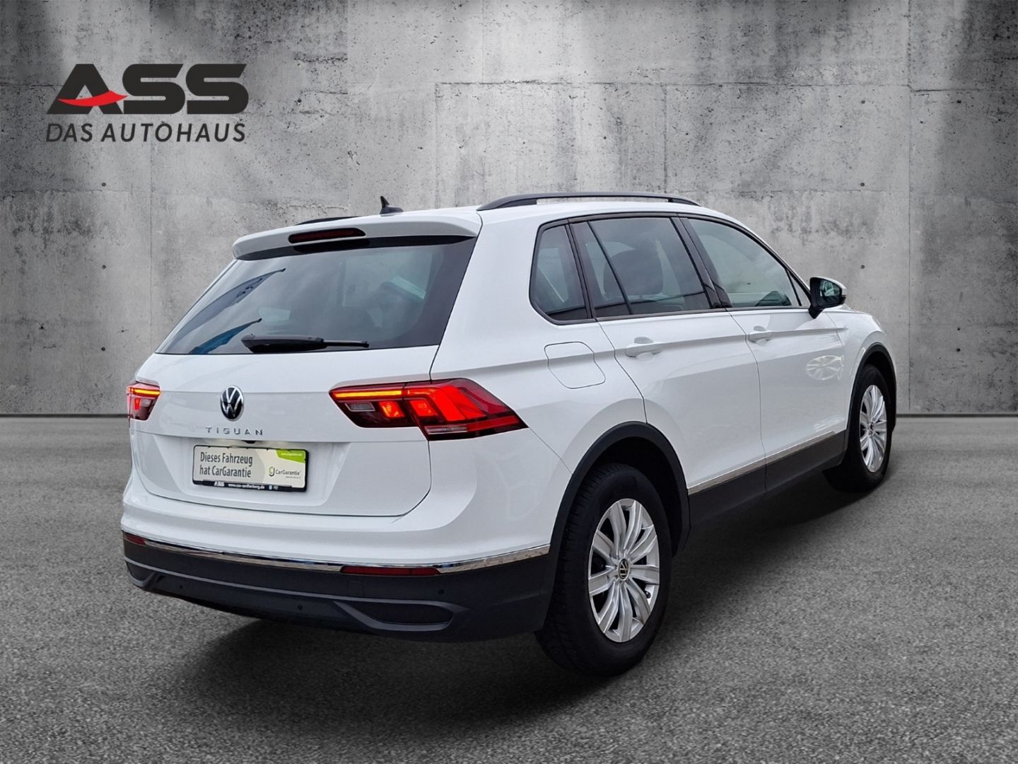 Volkswagen Tiguan 2.0 TDI Life - Samsaru's Car Outlet