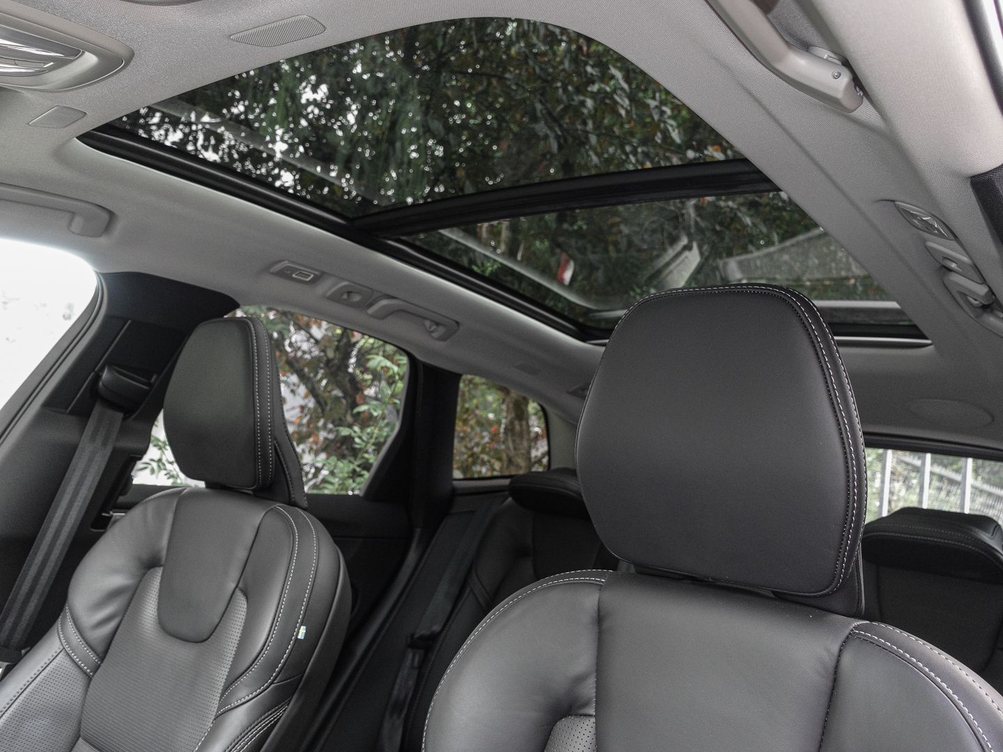 Volvo XC60 Ultra Dark Recharge Plug-In Hybrid AWD T8 T