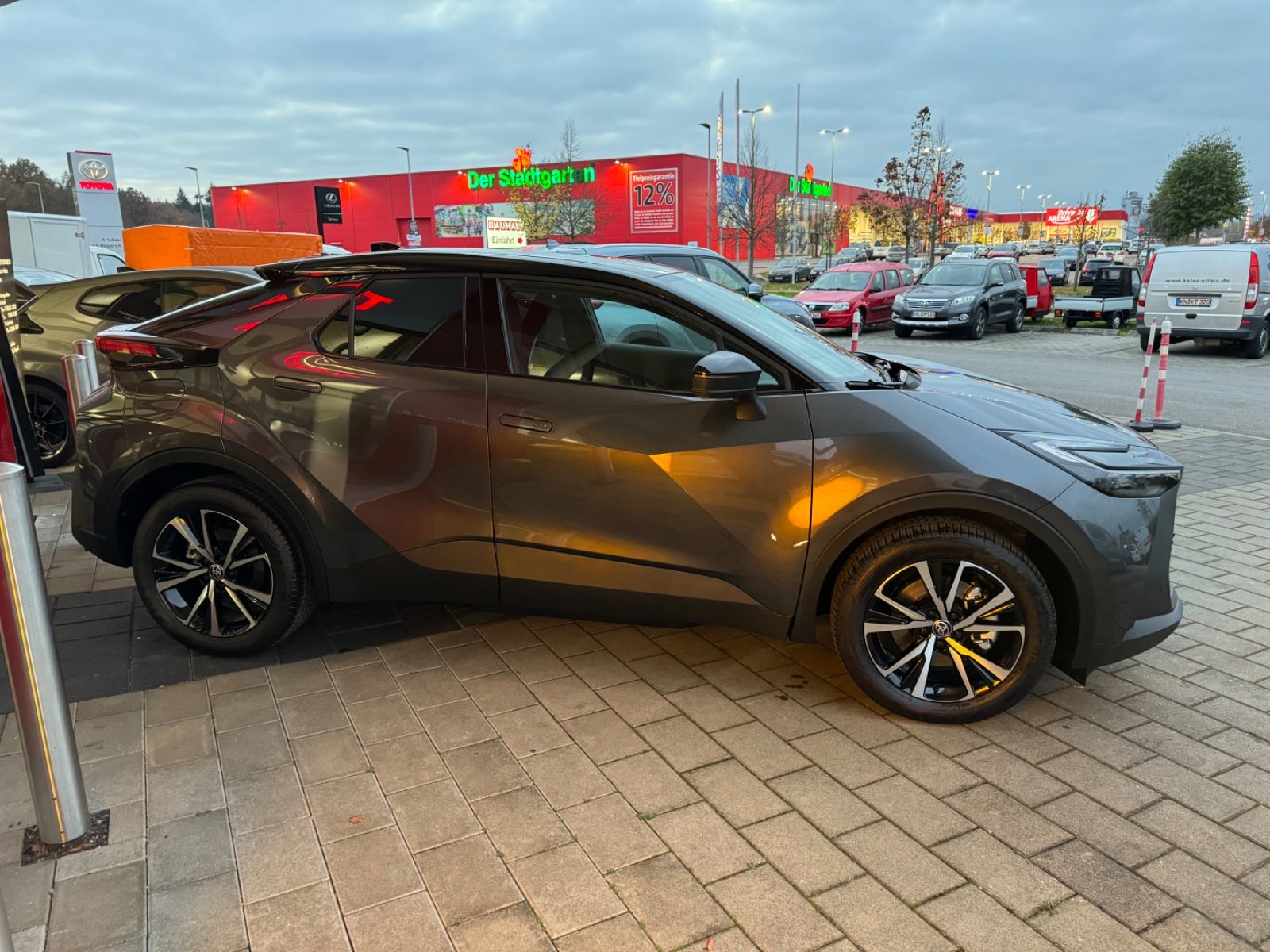 Toyota C-HR Plug In Team Deutschland*15 JAHRE GARANTIE*