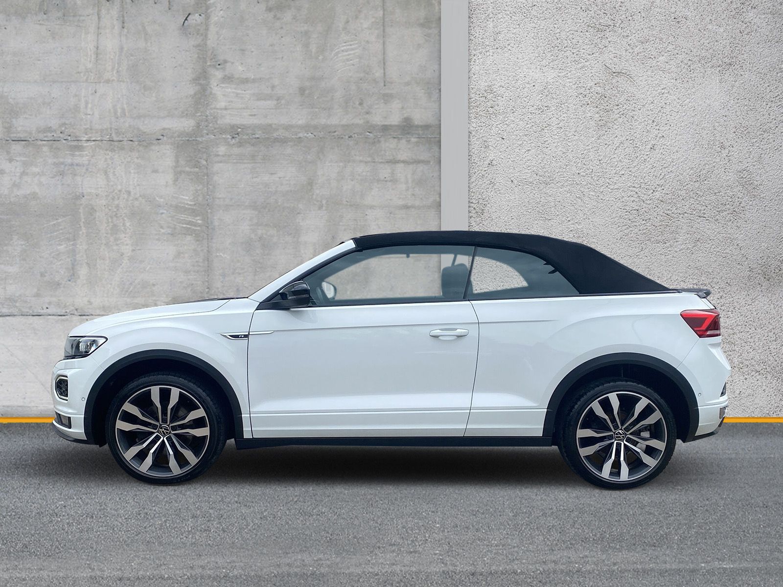 Volkswagen T-Roc 1.5 TSI DSG R-Line - Samsaru's Car Outlet