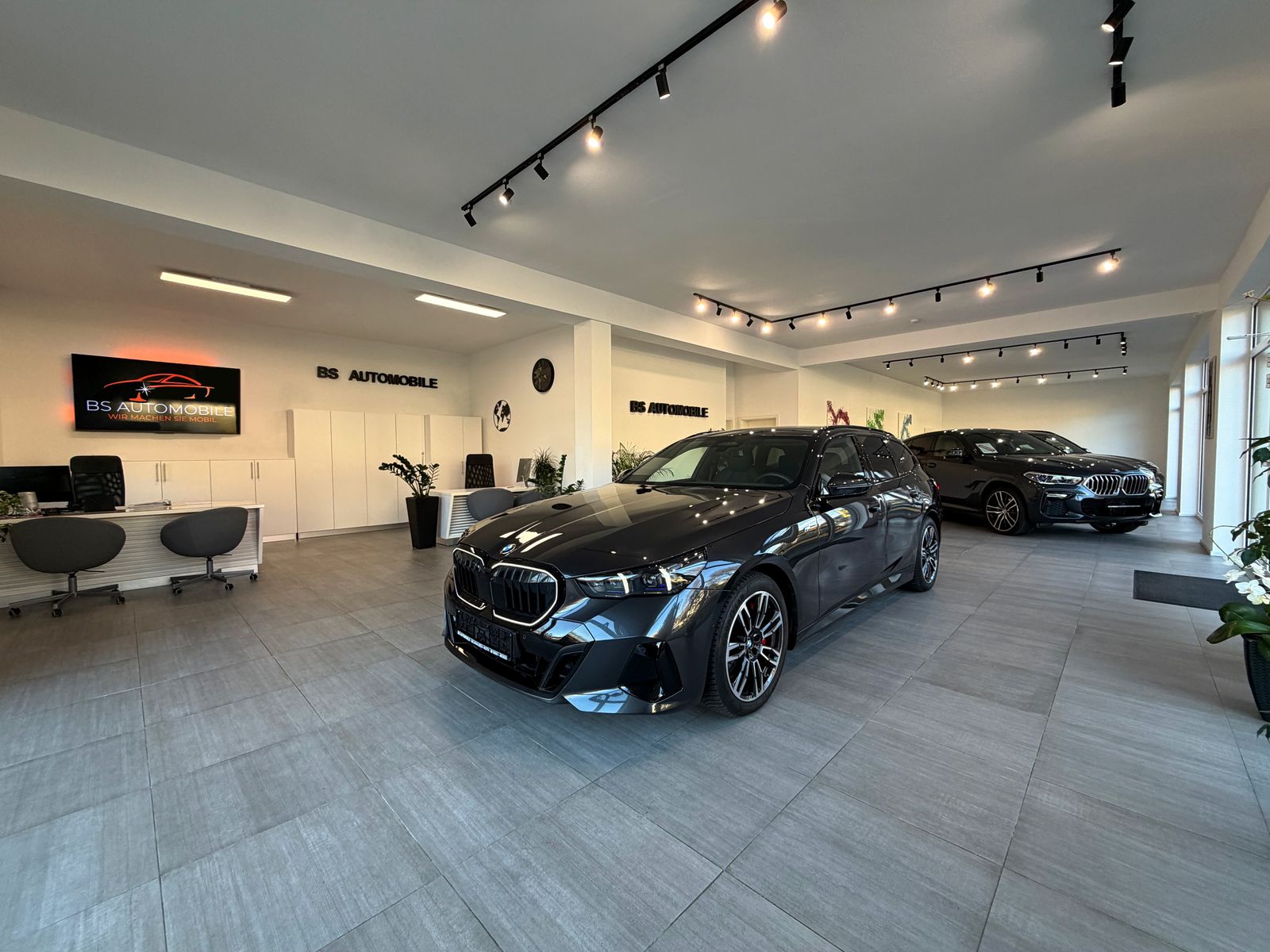 BMW 520d xDrive / AHK / 360° / Abstandtemp. / H&K