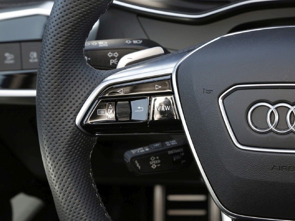 Audi A6 Avant 55 TFSI e Q S line - Samsaru's Car Outlet