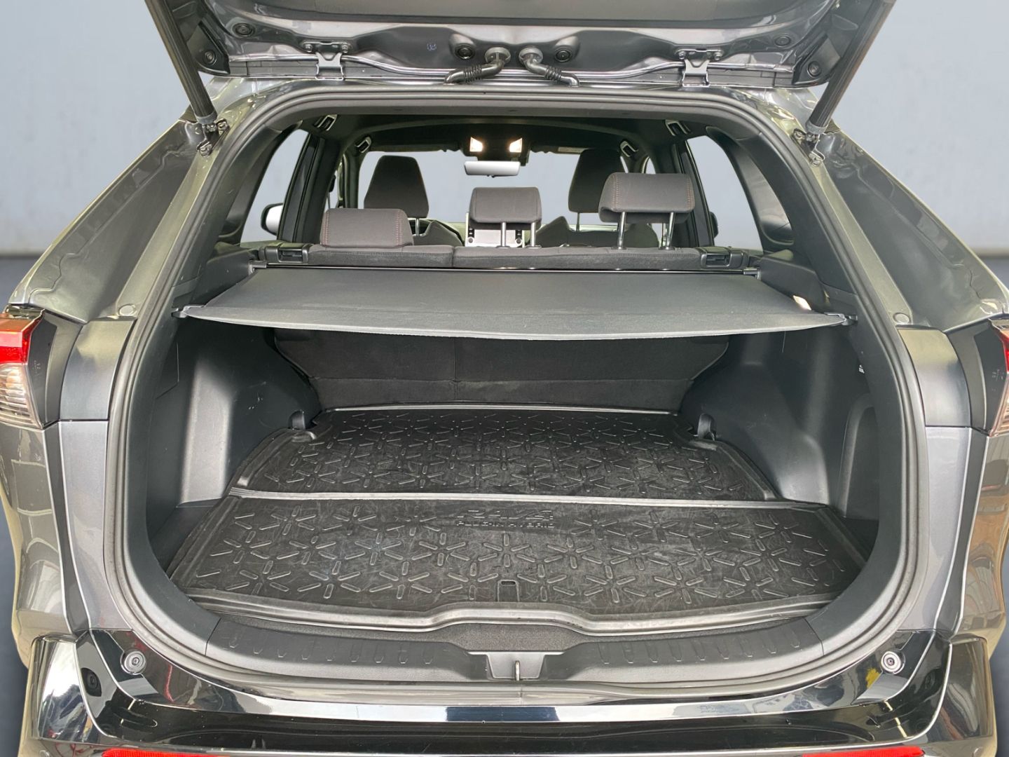 Toyota RAV 4 Plug-in-Hybrid - Samsaru's Car Outlet