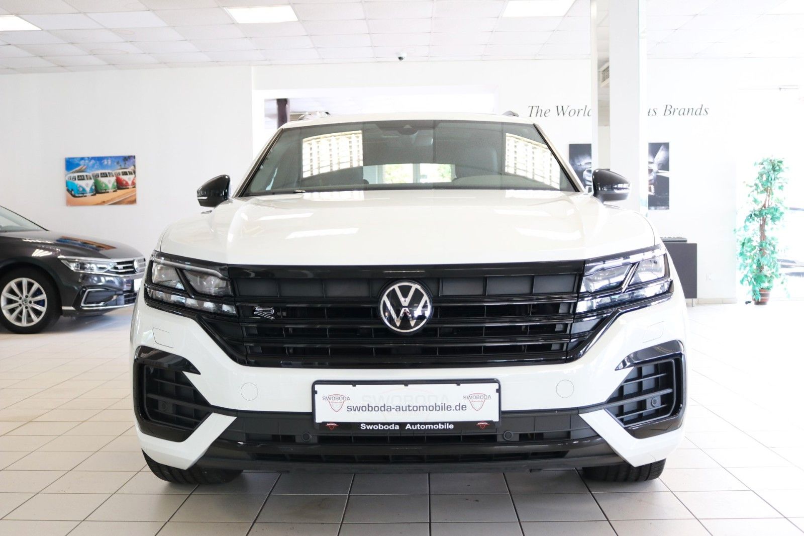 Volkswagen Touareg 2x R-Line Black - Samsaru's Car Outlet