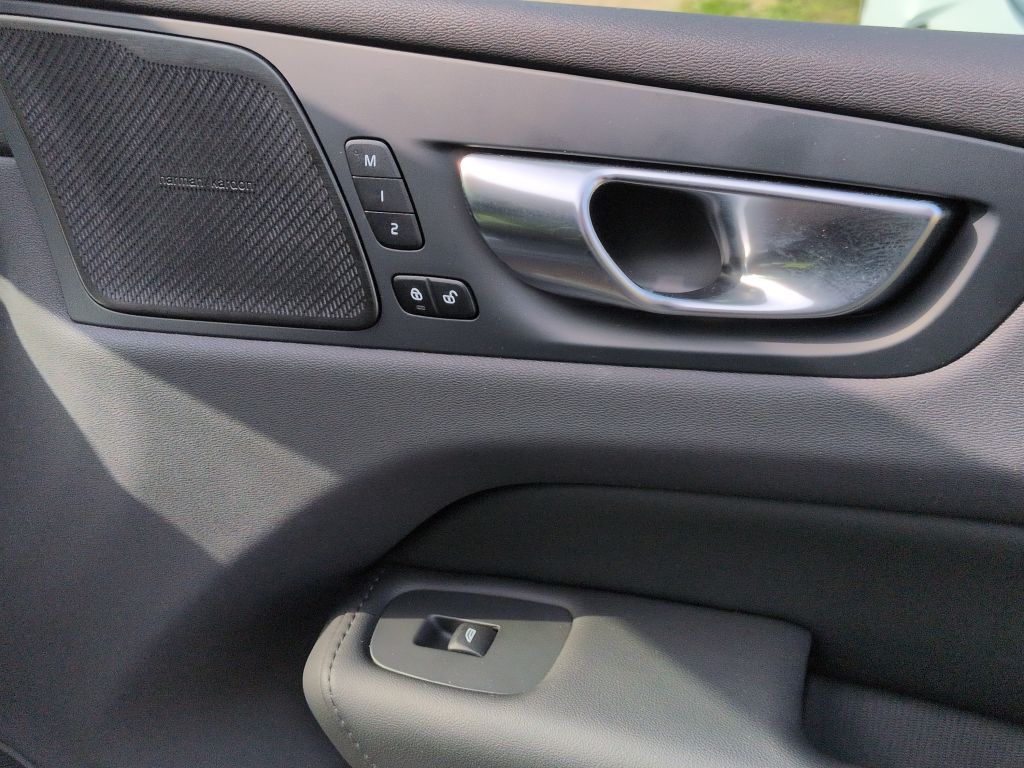 Volvo XC60 T8 AWD Plus Dark+BusinessPak+HUD+HarmanKard