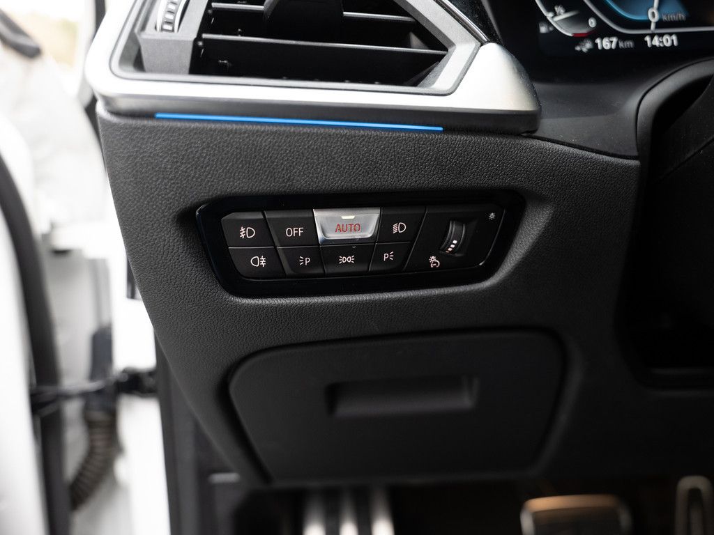 BMW 330e xDrive M-Sport LASER LED W-LAN NAVI HGSD