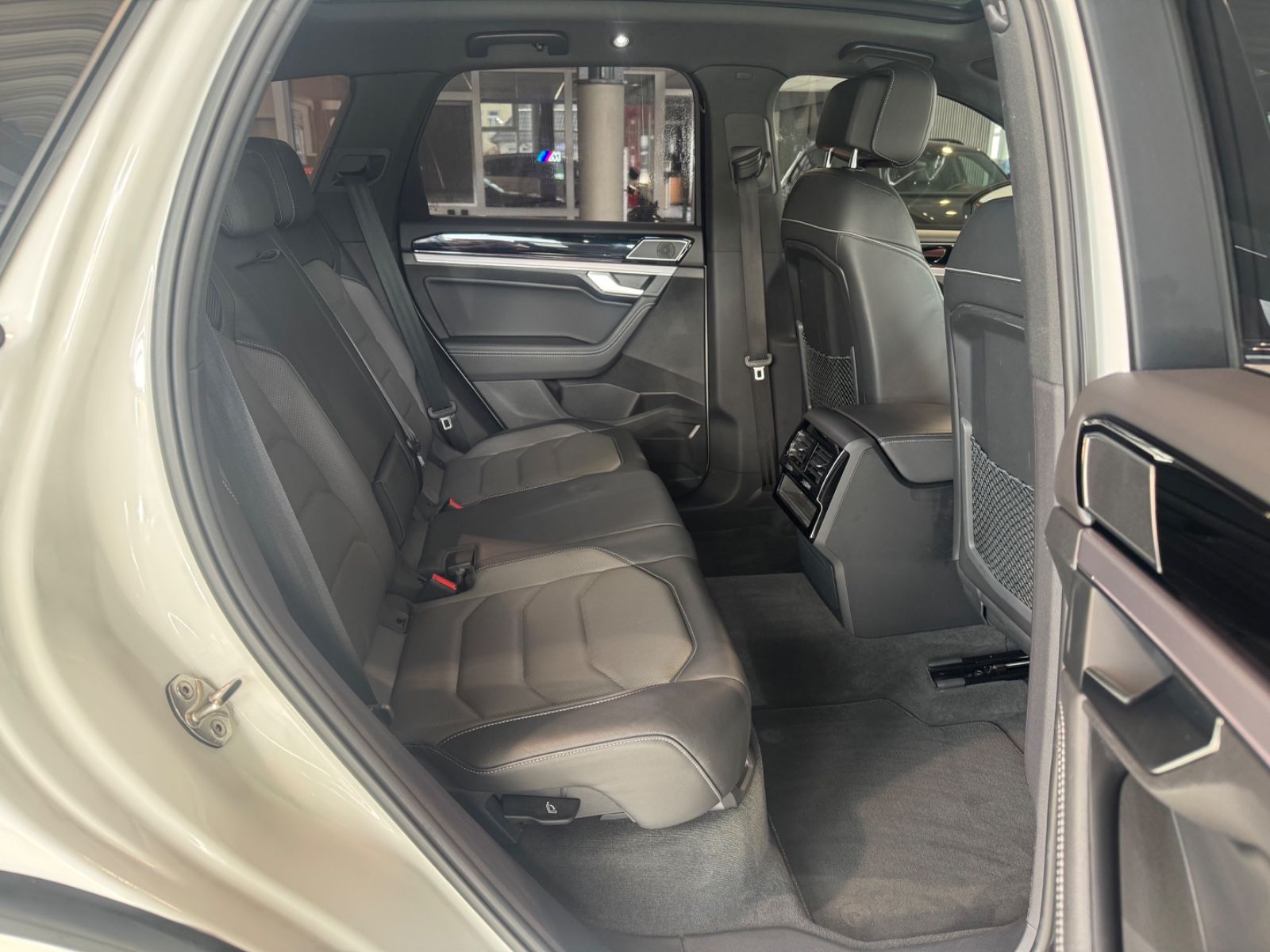 Volkswagen Touareg R-Line Pano IQ LIGHT Exterieur Black Sty