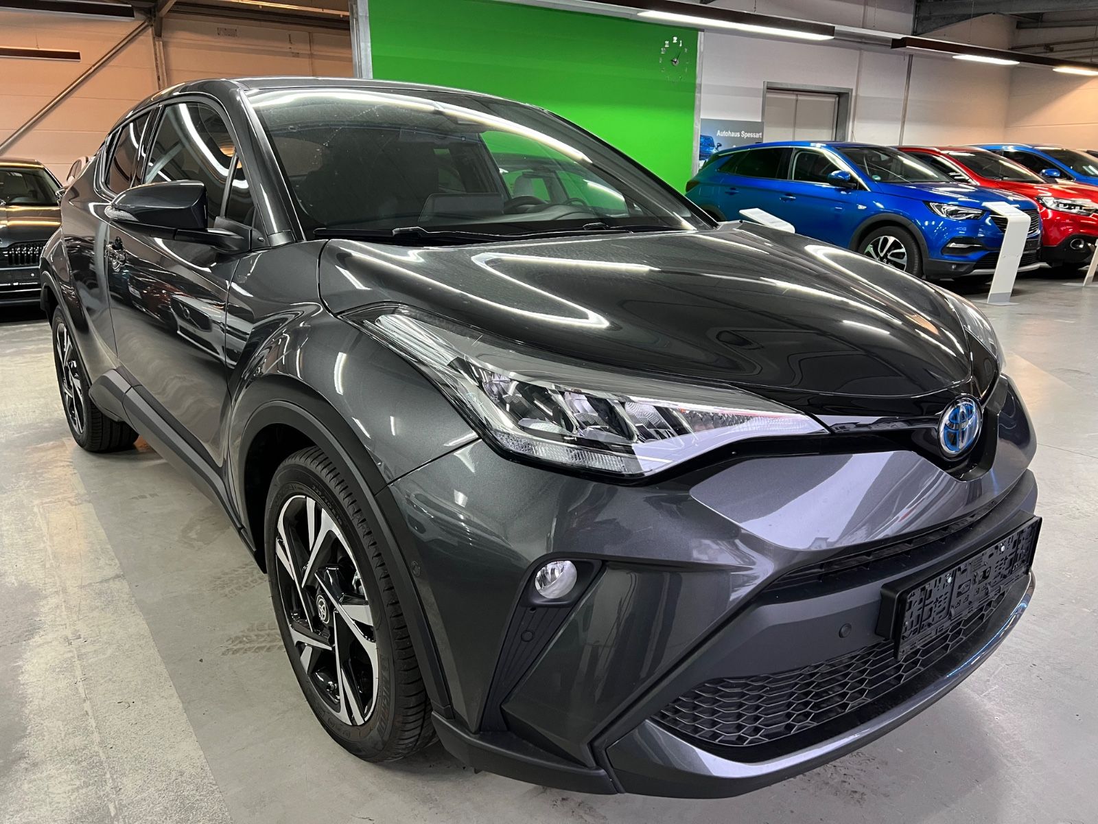 Toyota C-HR Hybrid - Samsaru's Car Outlet
