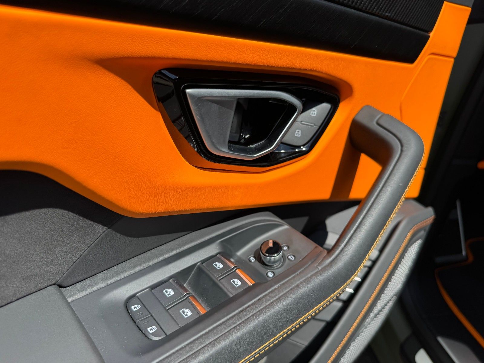 Lamborghini Urus 4.0 V8 S - Samsaru's Car Outlet