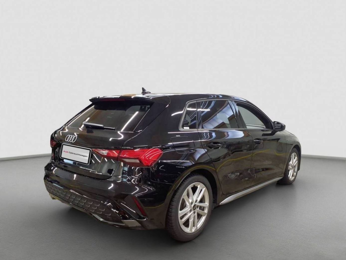 Audi A3 Sportback 35 TFSI S line - Samsaru's Car Outlet