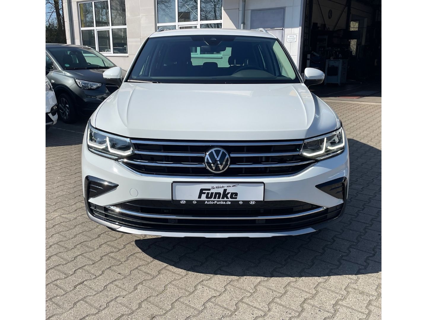 Volkswagen Tiguan Elegance 1.5 TSI - Samsaru's Car Outlet