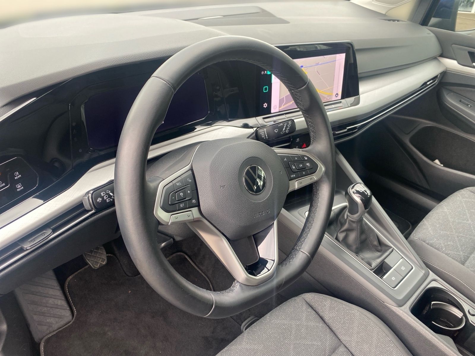 Volkswagen Golf VIII 2.0 TDI LIFE - Samsaru's Car Outlet