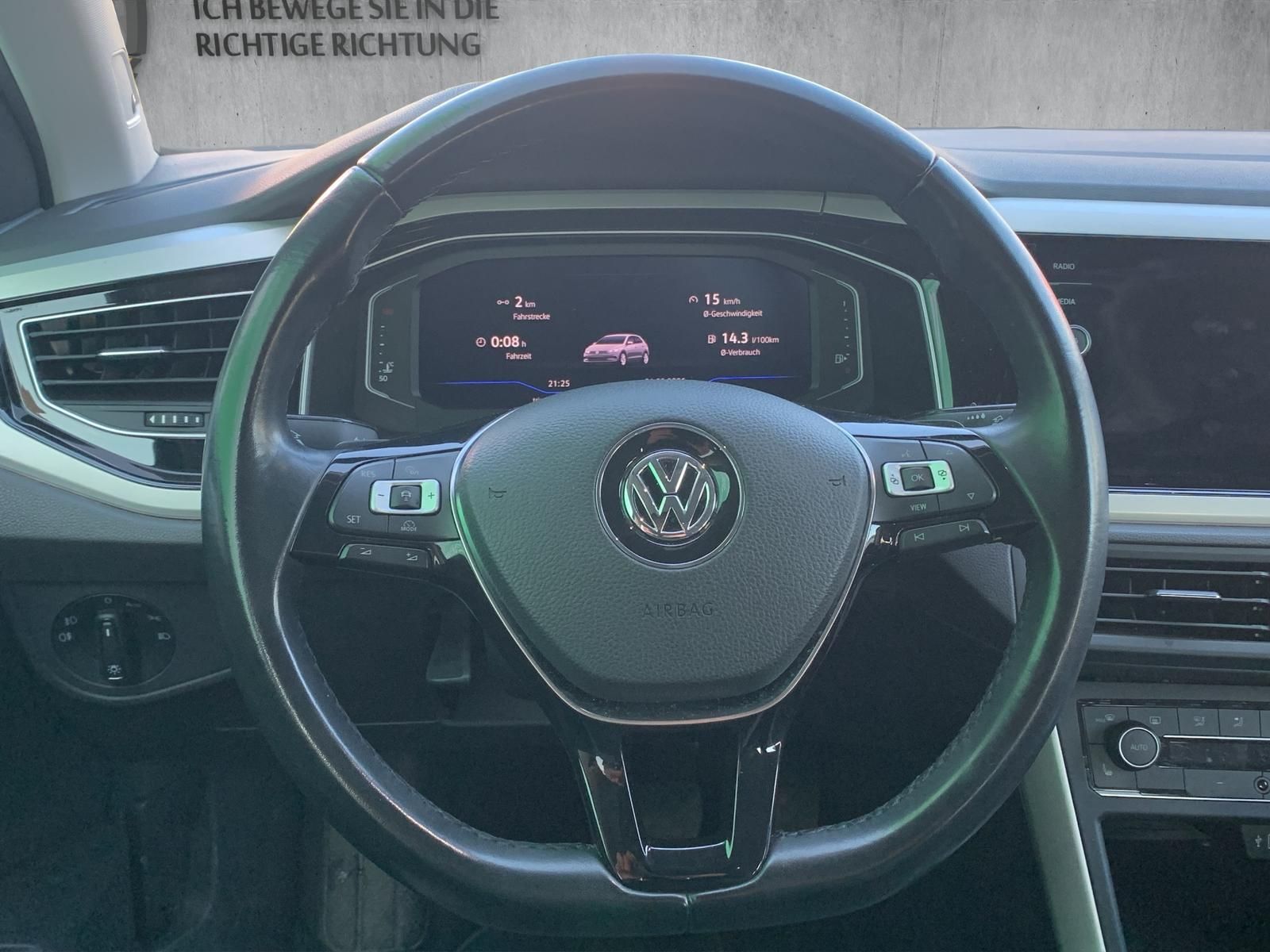 Volkswagen Polo VI HIGHLINE - Samsaru's Car Outlet