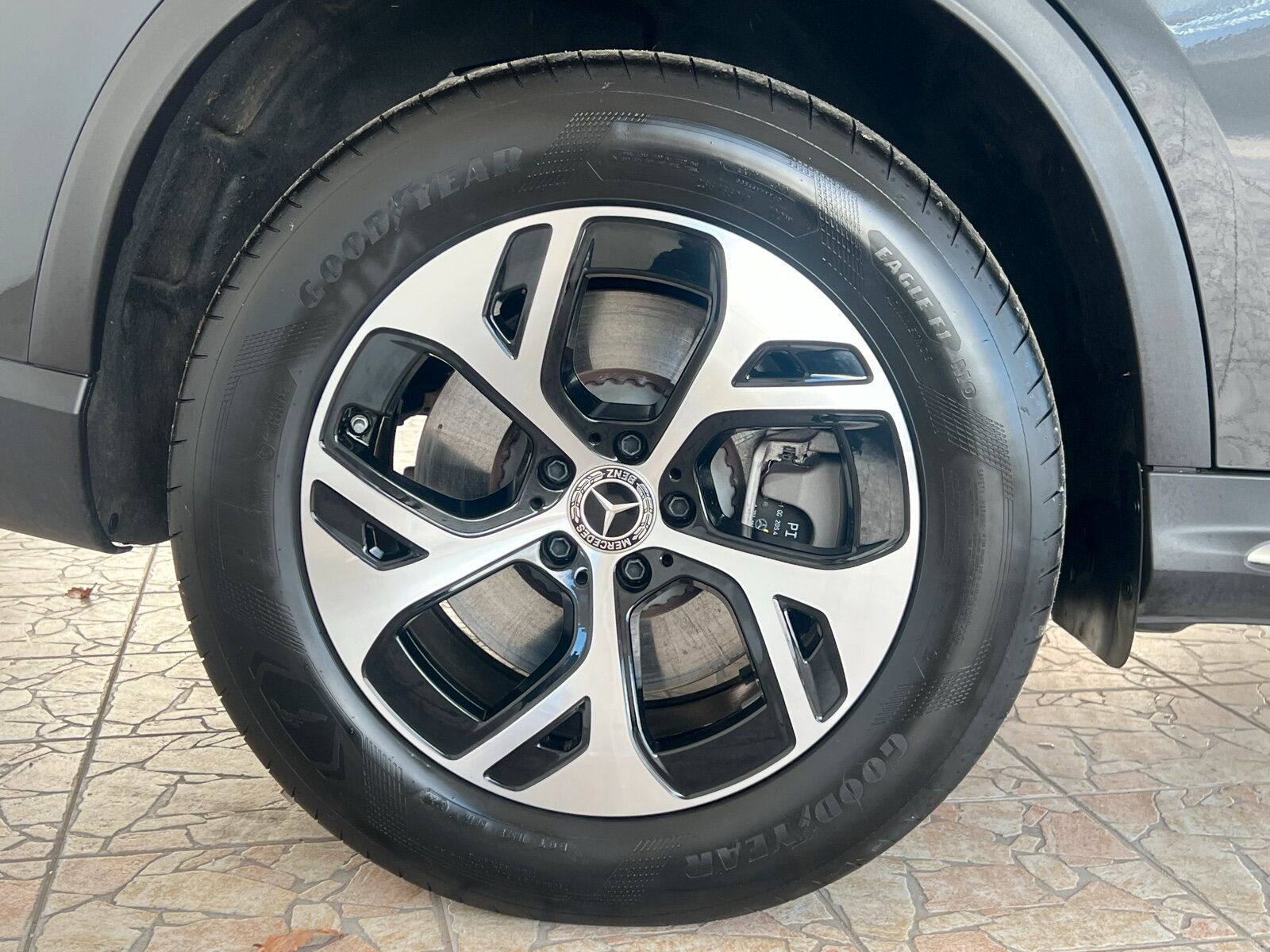 Mercedes-Benz GLC 300 e 4M Avantgarde/Navi/Pano-Dach/Distronic