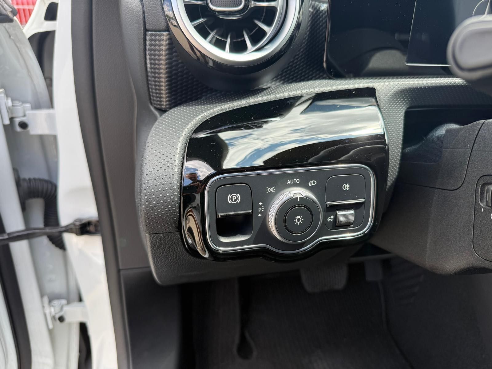 Mercedes-Benz A 200 7G-DTC Advanced - Samsaru's Car Outlet