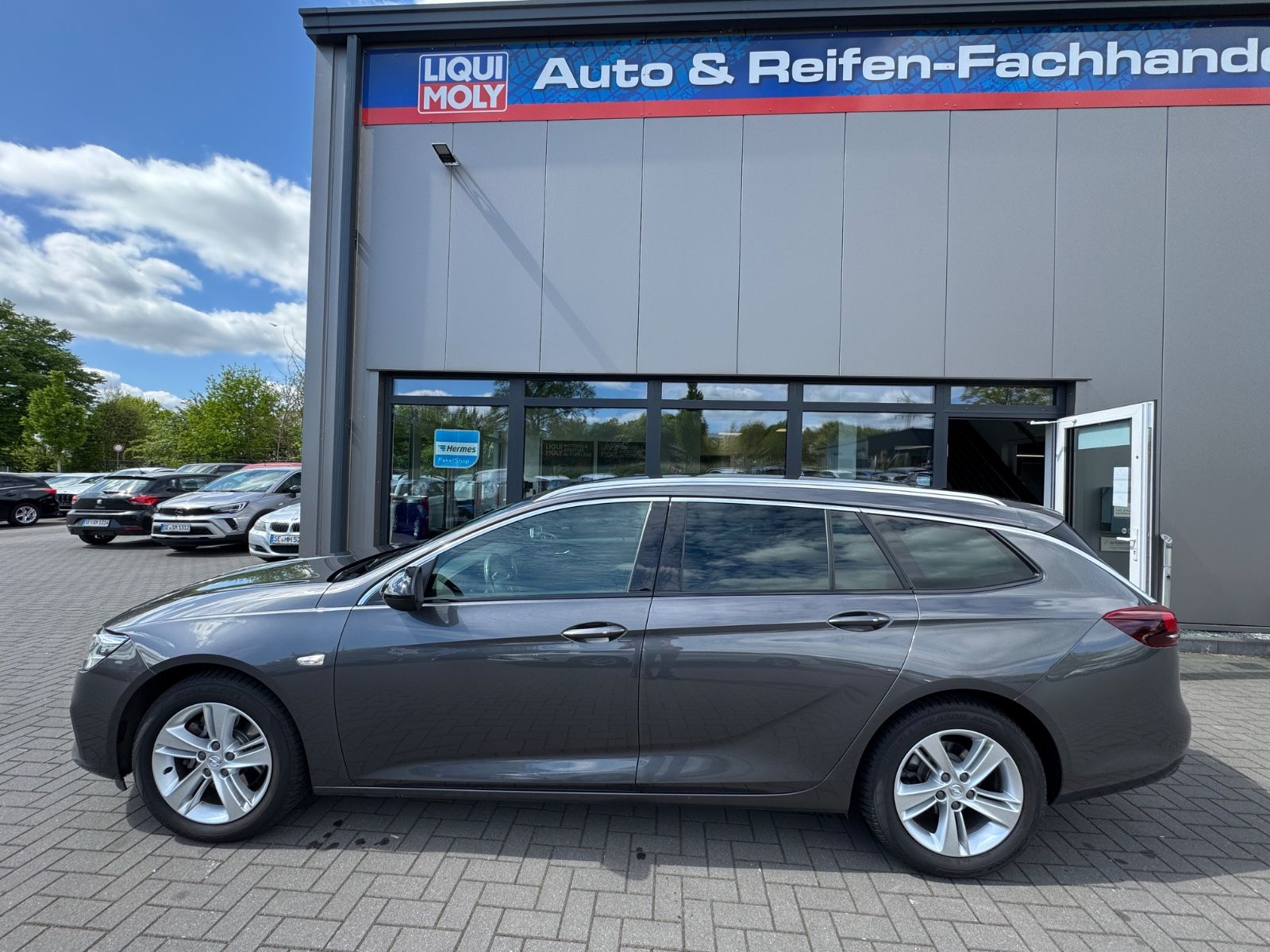 Opel Insignia B Sports Tourer Business - Samsaru's Car Outlet