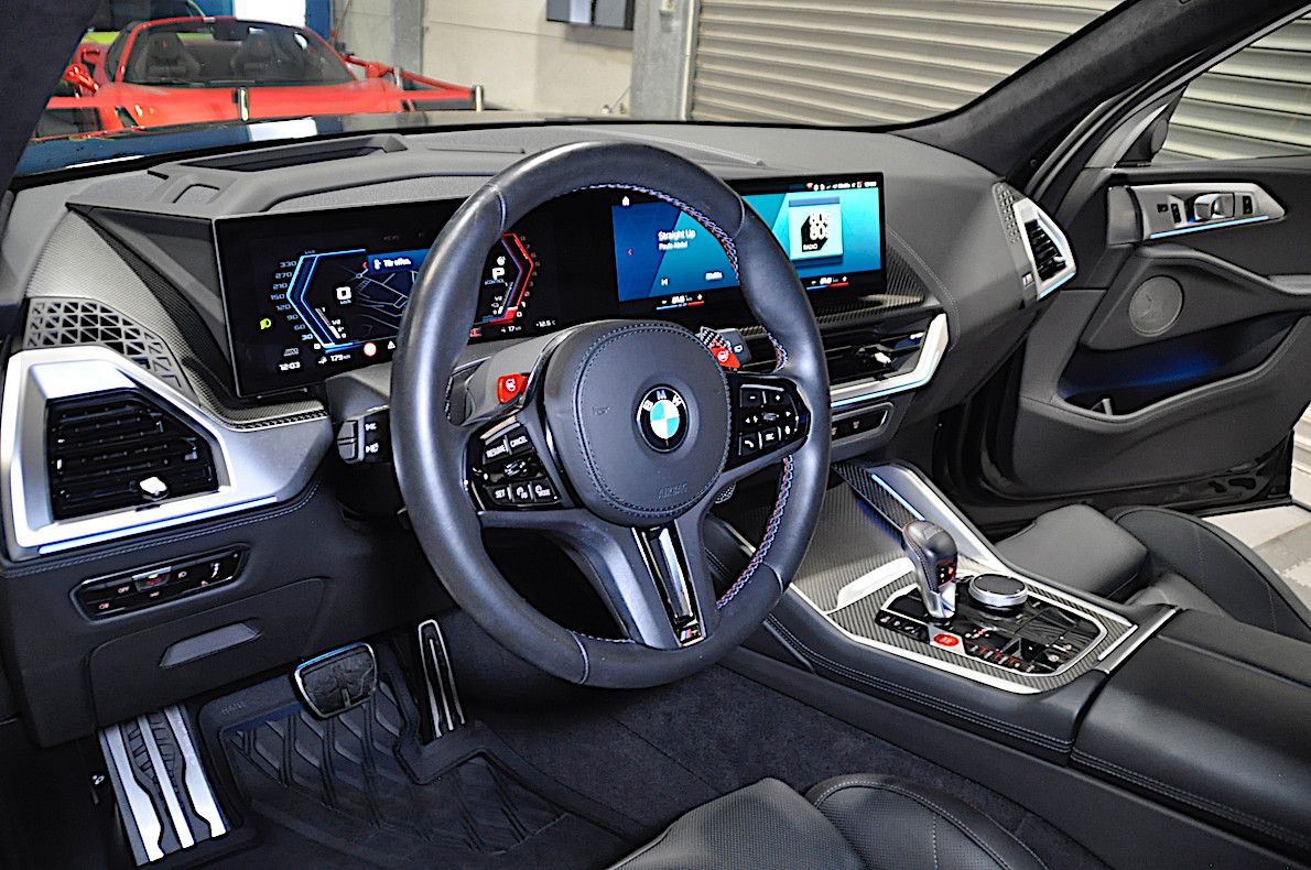 BMW XM 4.4-DRIVER PACKAGE-ALL IN BLACK