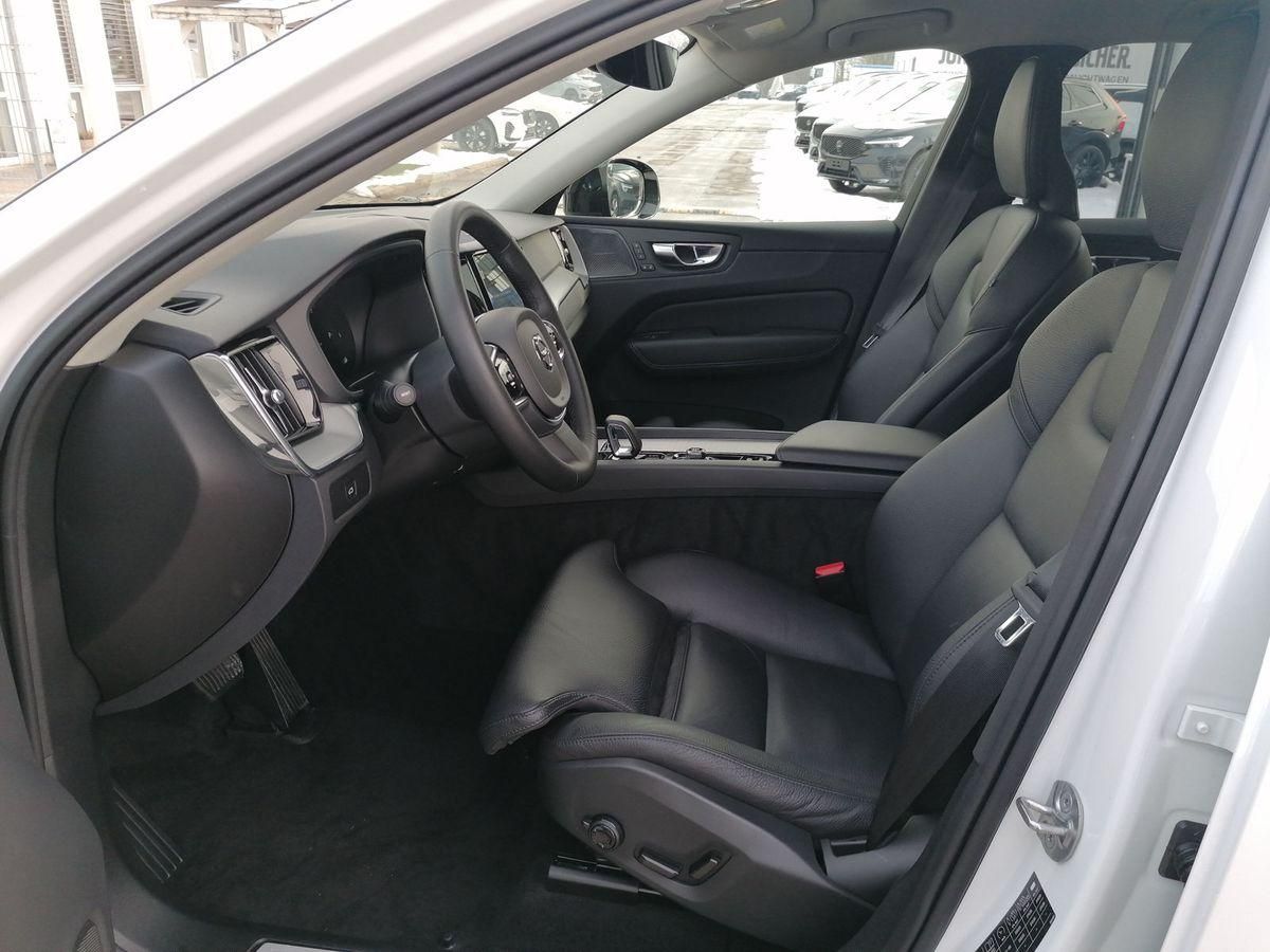 Volvo XC60 B4 AWD Plus Dark 4xSHZ ACC AHK FHZ H/K STHZ