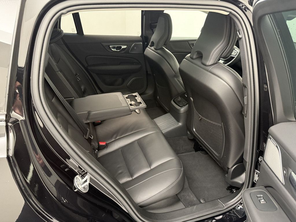 Volvo V60 T6 Ultra Dark Recharge Plug-In Hybrid AWD