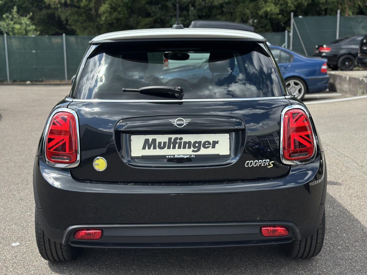 MINI Cooper SE Essential - Samsaru's Car Outlet