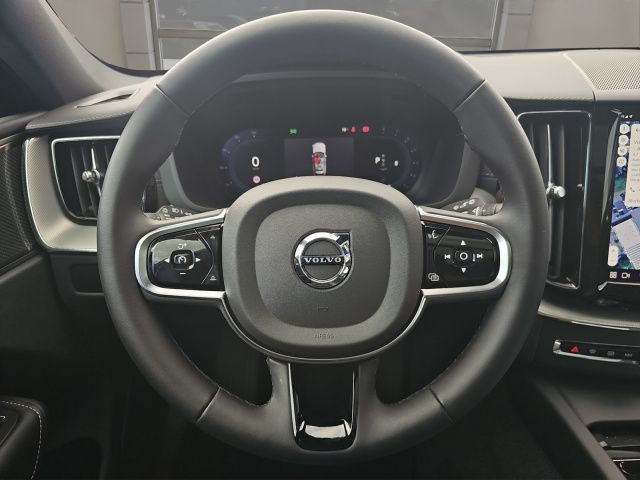 Volvo XC60 B5 AWD Ultimate Dark - Samsaru's Car Outlet