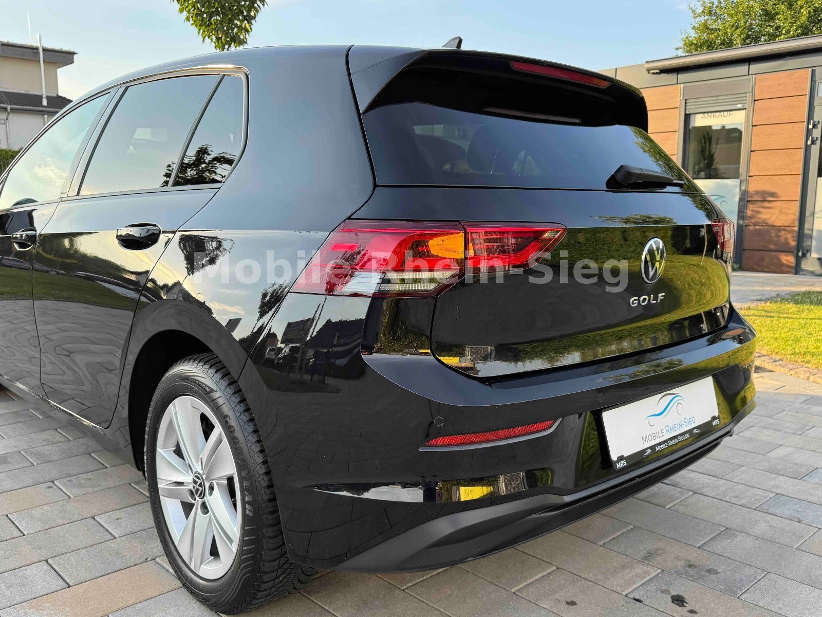 Volkswagen Golf 8 2.0 TDI Life - Samsaru's Car Outlet