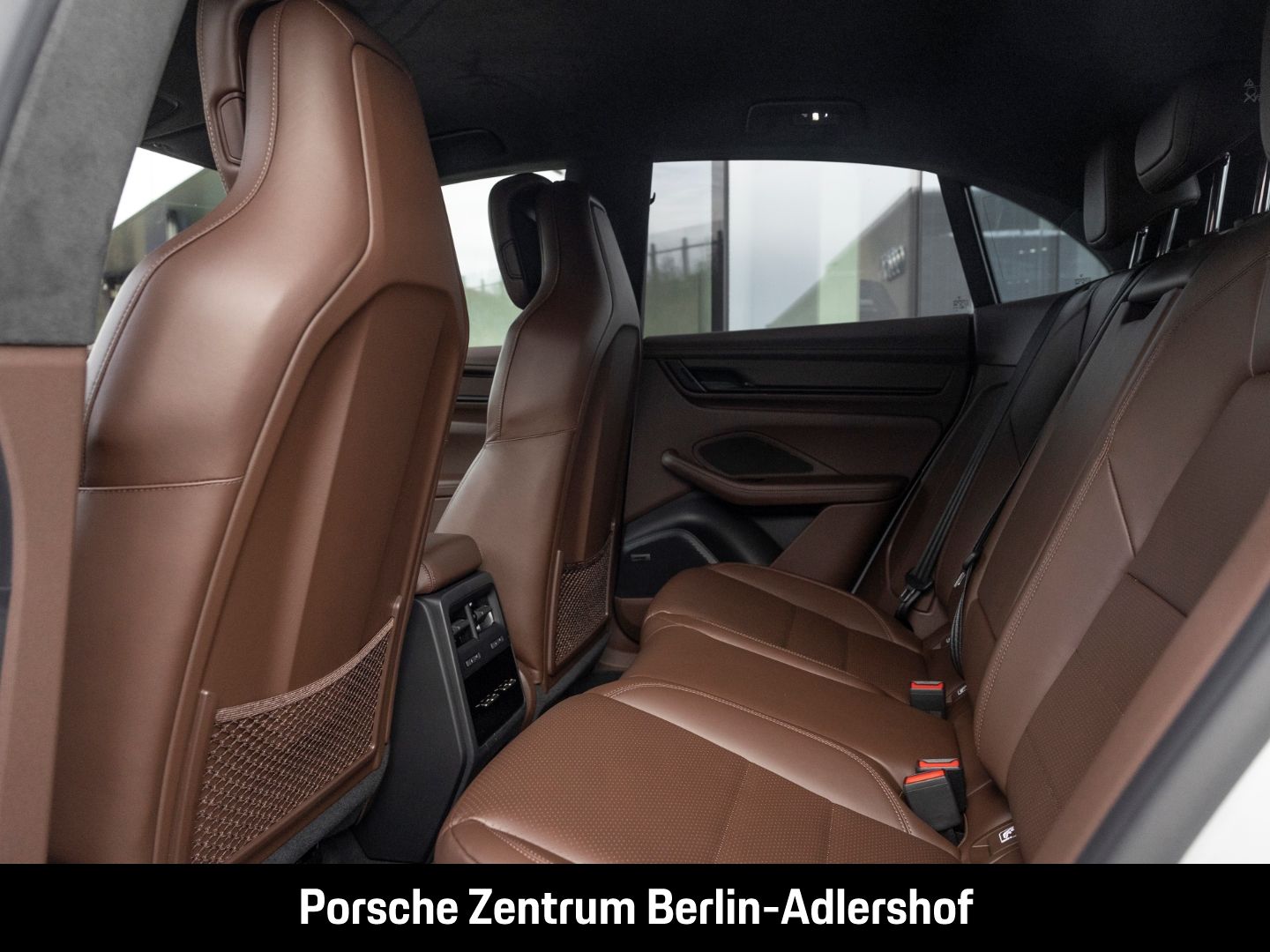 Porsche Macan Turbo - Samsaru's Car Outlet