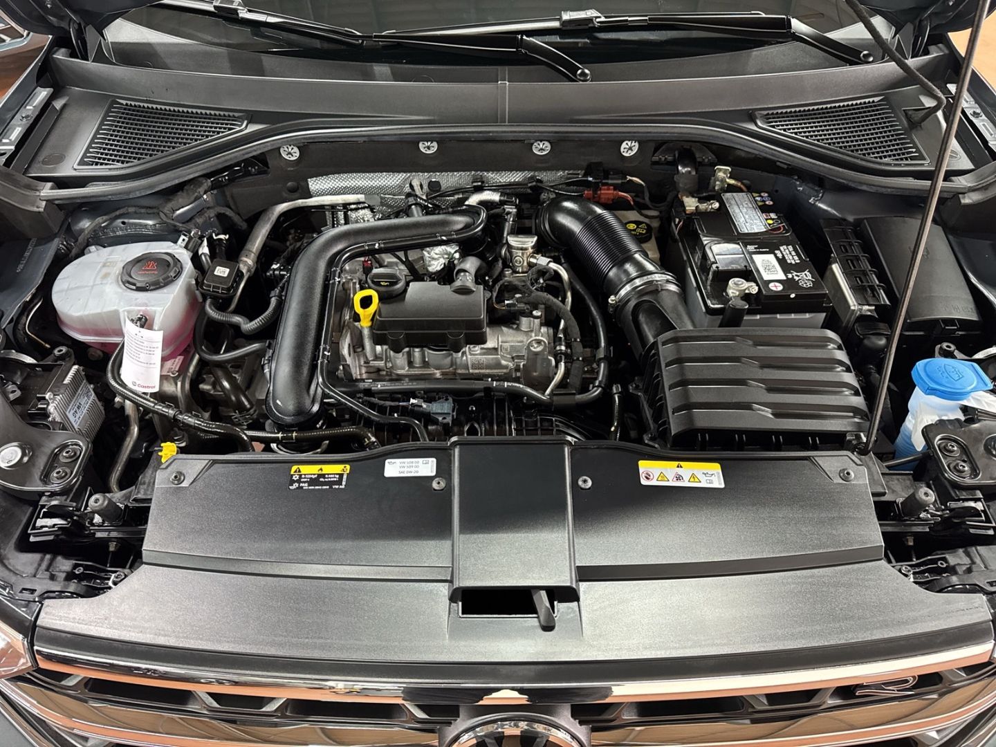Volkswagen T-Roc 1.0 TSI R-Line - Samsaru's Car Outlet