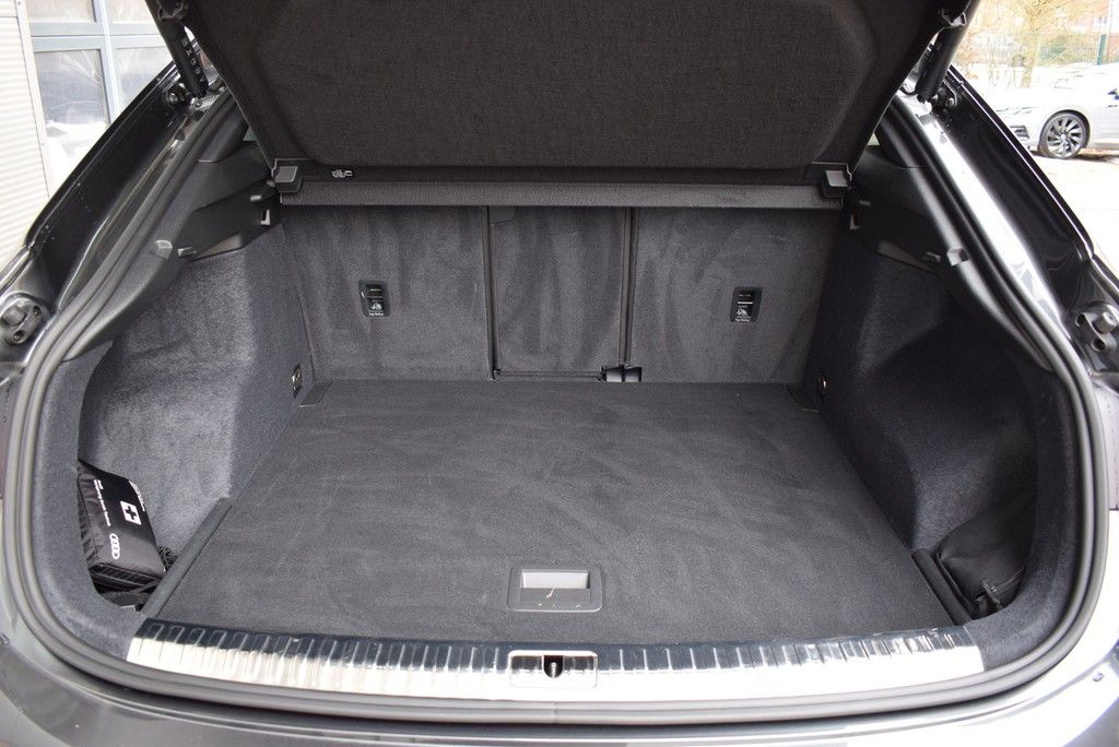 Audi Q3 Sportback 40 TDI qu/S-tr. *S-line*Matrix*AHK*