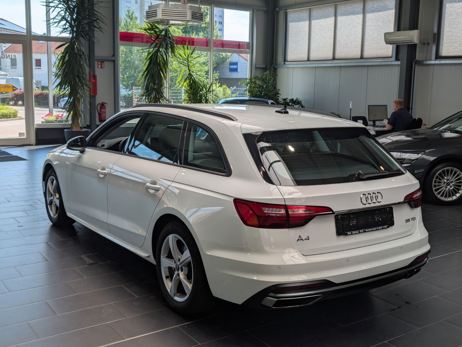 Audi A4 Avant 35 TDI S tronic advanced - Samsaru's Car Outlet