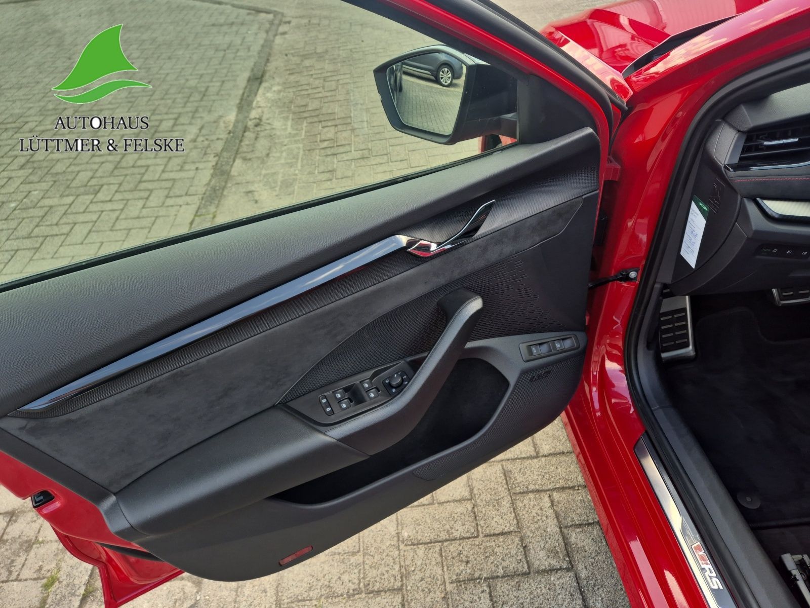 Skoda Octavia Combi RS 1.4 TSI DSG - Samsaru's Car Outlet