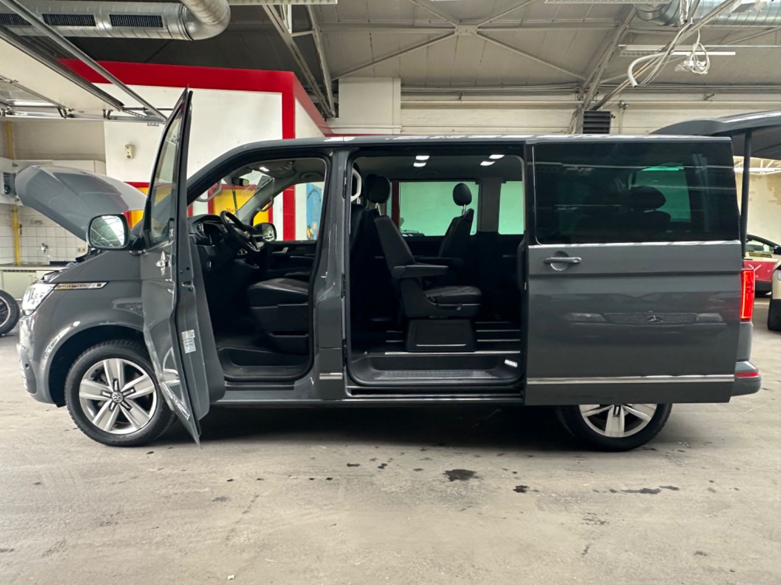 Volkswagen T6.1 MULTIVAN - Samsaru's Car Outlet