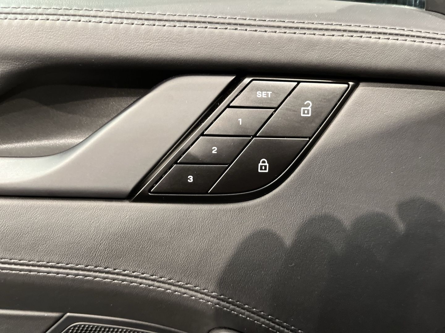 Porsche 992 911 Carrera 4 GTS Cabrio BOSE Surround View